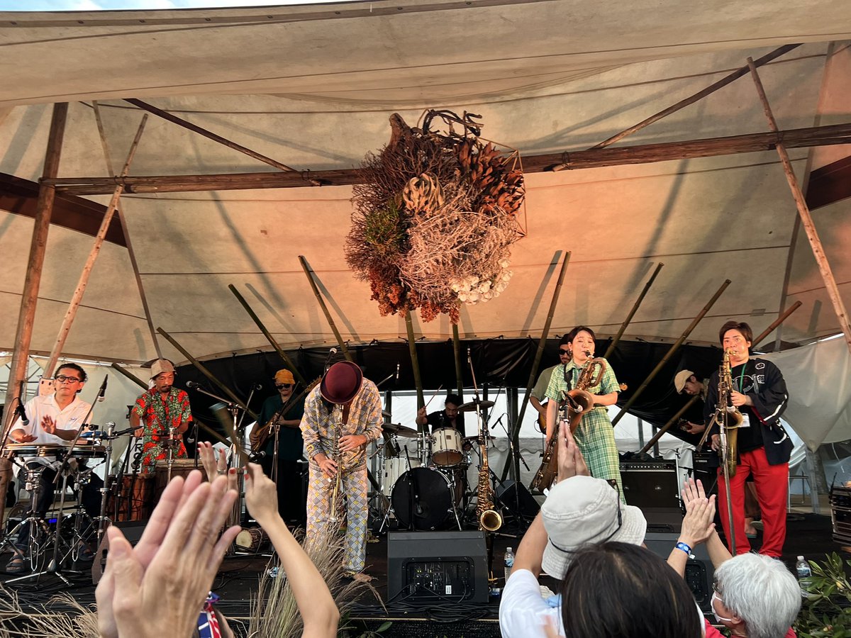 griot_sakamoto's tweet photo. #世界辺境音楽研究、#豊田市篇、橋の下音楽祭２日目、GEZAN、ジャガタラ2020、ラフィンノーズ。メインステージではないが、ノーマークだった沖縄発の『ODODO AFROBEAT』のカッコ良さには驚き、そして感動のあまり泣いた❣️ https://t.co/mR8KmQ7Z1M 、https://t.co/v5sVi9Uj0j https://t.co/1ChpXGcQwU