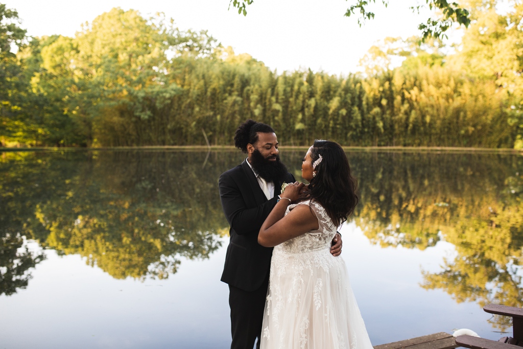 It's the start of a beautiful new week, and we hope that everyone has had a fabulous weekend! P.s. how stunning were Gabby + Jermone on their wedding day by the pond?! Obsessed!⁣
⁣
Venue + Coordination ◦ <a href="/heartwoodhall/">Heartwood Hall</a>
Photographer ◦ Aleks Works