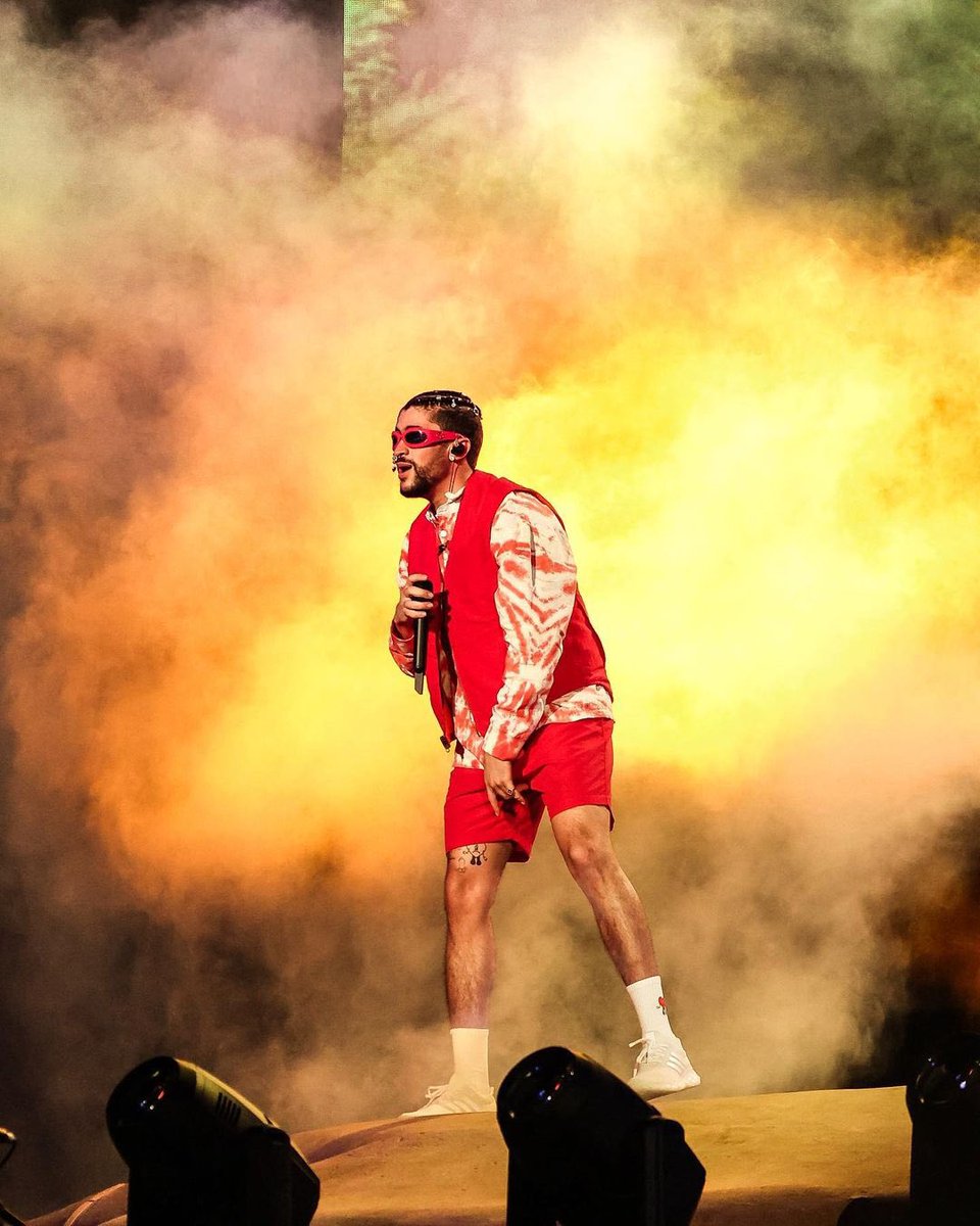 sanbadbunnypr's tweet image. Photos of Bad Bunny today in the Made in America 2022 Festival 🔥