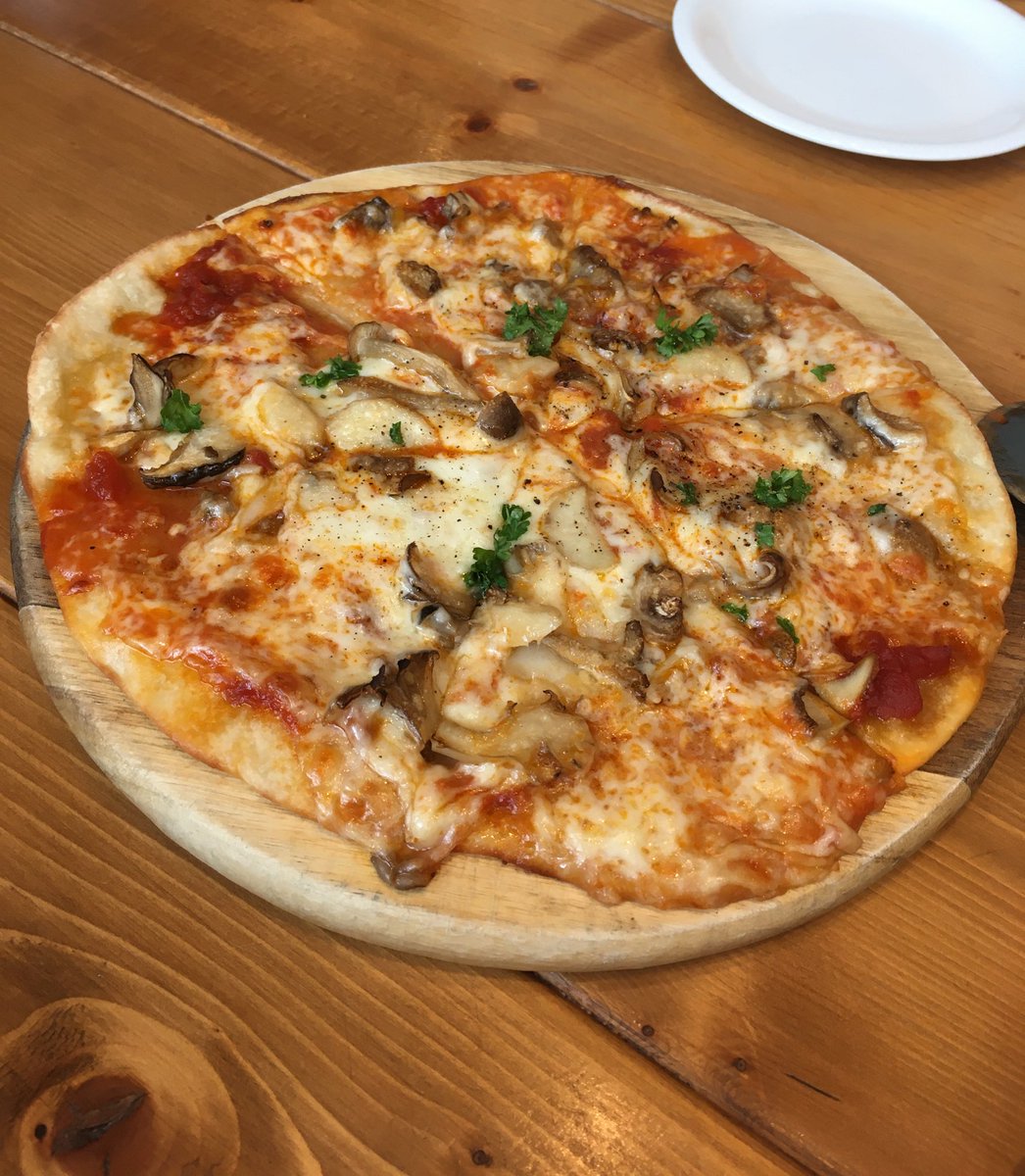 at03270829's tweet photo. チーズチーズカフェ
行ってきました🧀

⭐︎きのこピザ
⭐︎ハンバーグ

近くにクレープ屋さんがあり
生クリームいっぱいで最高でした！！

#チーズチーズカフェ
#ランチ
#クレープ https://t.co/FhwFNbUt8p