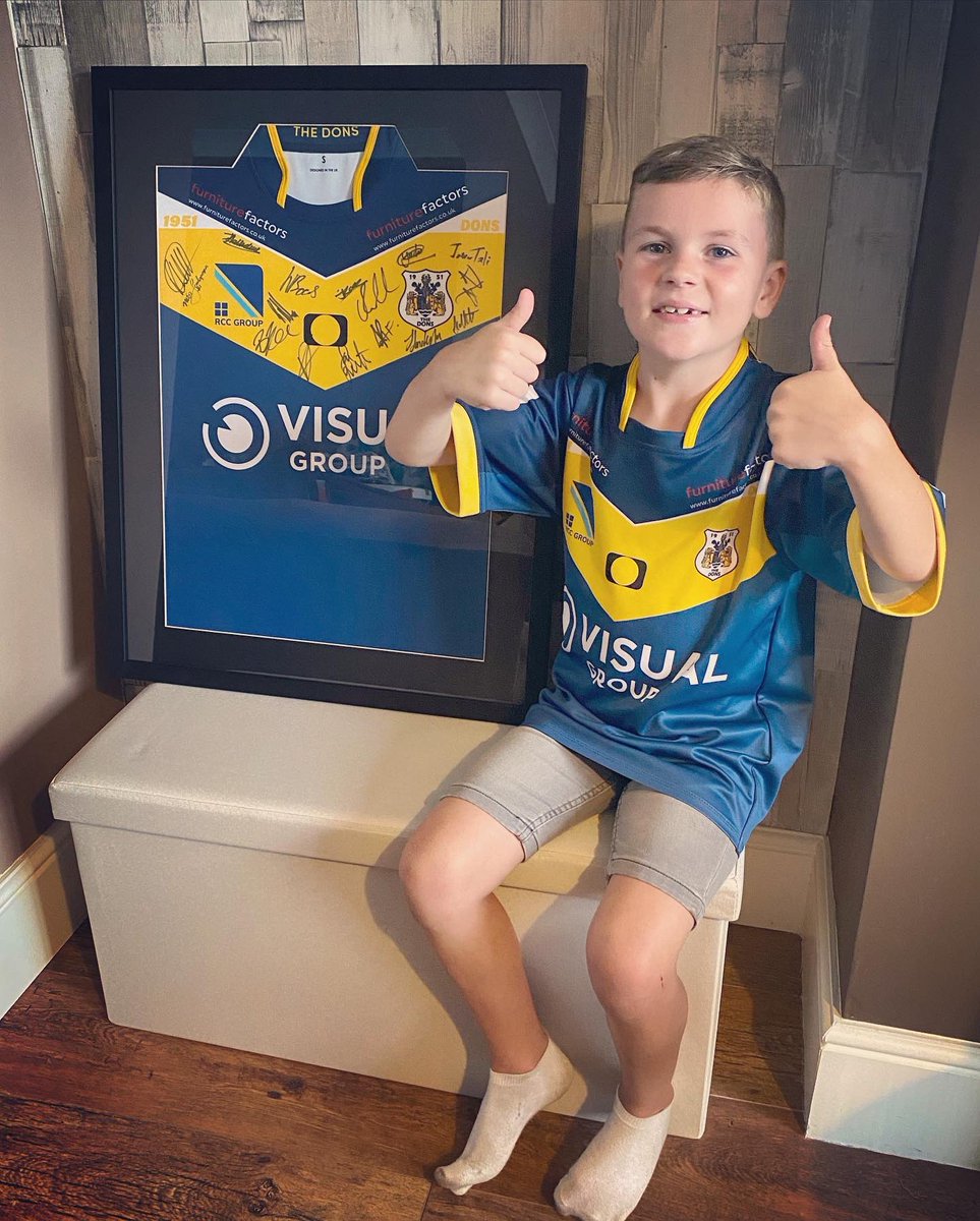 Ecclesxxxx's tweet photo. Dons last game of the season….. one happy Lad…….. can’t wait to hang his shirt on his bedroom wall……….. on to the playoffs 💙💛🏉 Thank-u @IFS1Risk @paulbloor10 @NicoleBloor @Doncaster_RLFC https://t.co/jtd5s2QREj