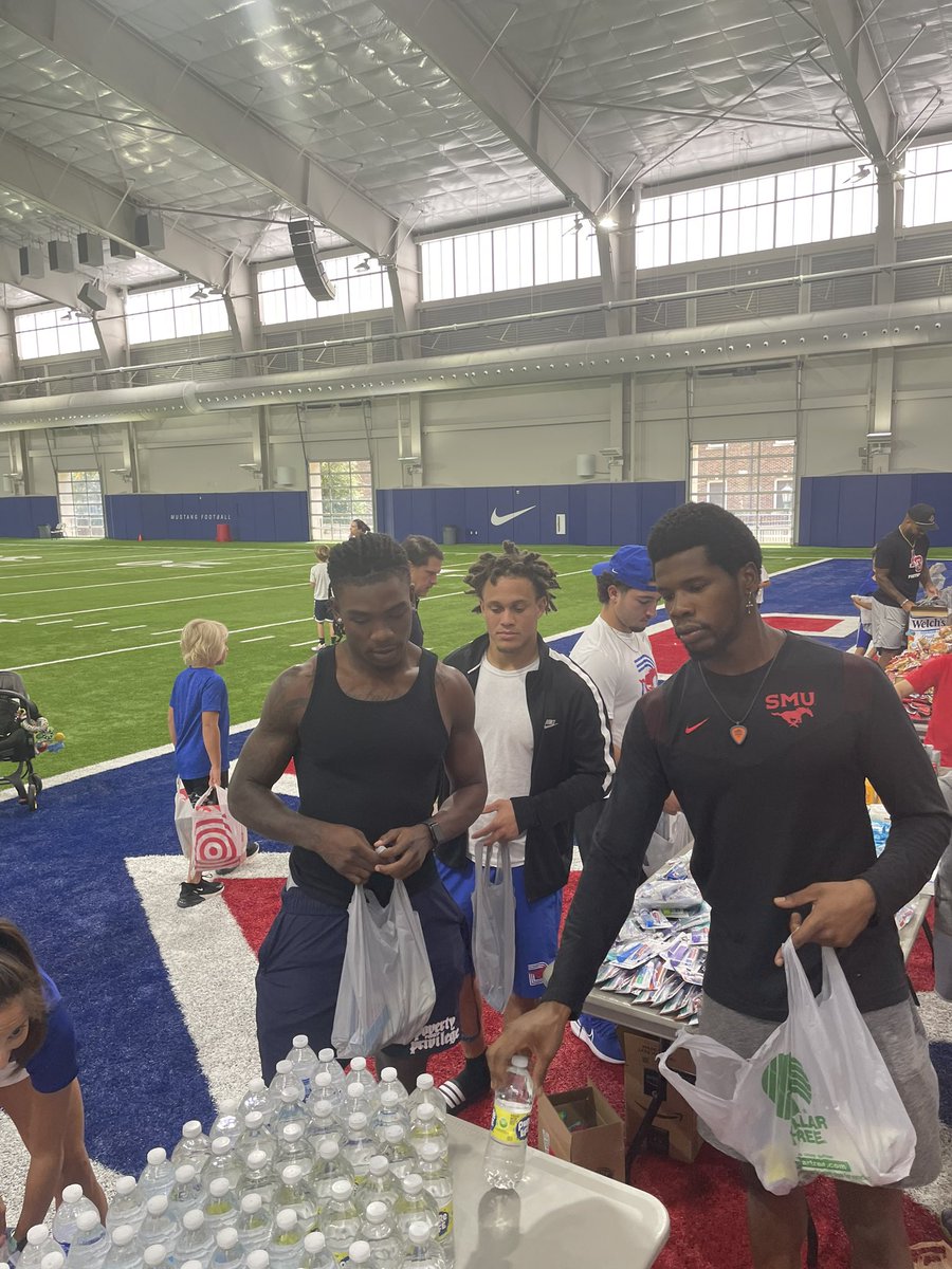 CoachNady's tweet photo. How do our guys celebrate a big win the next day? By packing personal hygiene &amp; care packs for the homeless population in Dallas &amp; making memories with little fans. This is who we aspire to be every day &amp; this is SMU Football. Thank you @DetenteCo for creating a great day! https://t.co/pgRUfpyTzb