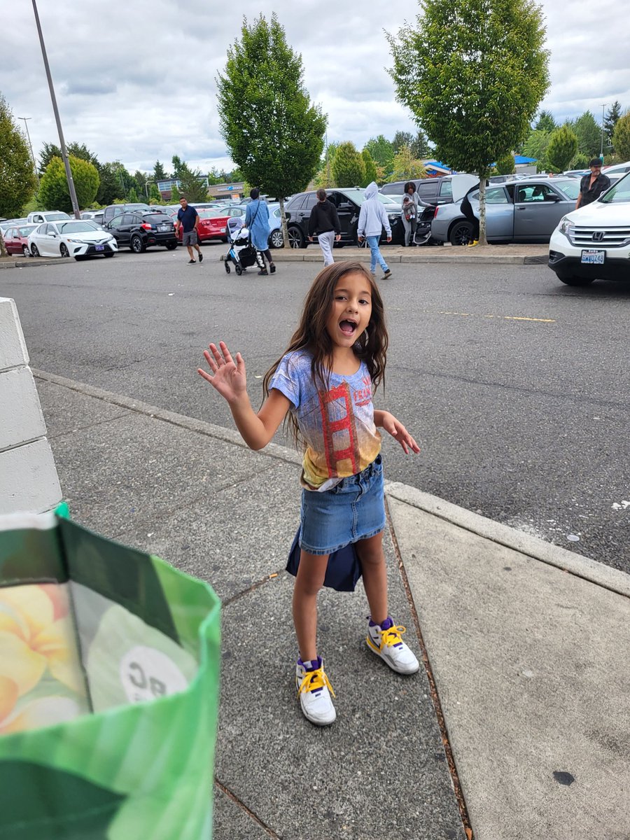 BasketBell12's tweet photo. School clothes shopping #fancystyle https://t.co/mOobKmCkI9