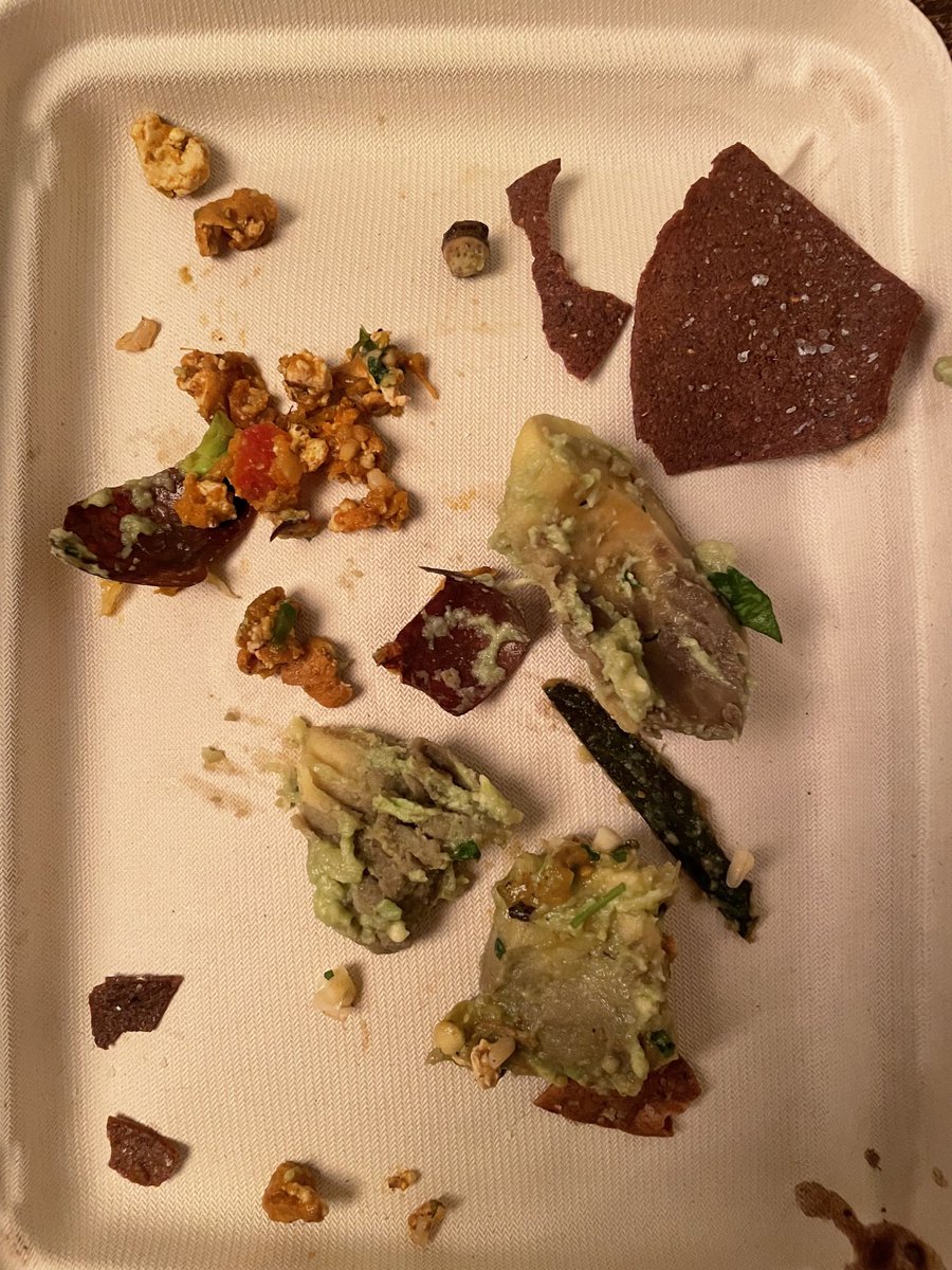 johnfiege's tweet photo. What’s up w/ plummeting quality ⁦@ChipotleTweets⁩ ? Went to 2 different Chipotles in Buffalo tonight. First didn’t have black beans, second one did but had no peppers. Also got inedible avocado chunks, plus avocado skin, pit chunks, and stem in our food. Plus burned chips. https://t.co/EyEC8grqwR