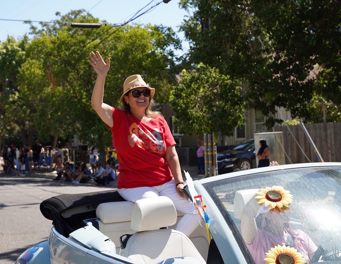 AlvaradoGil2026's tweet image. Had a wonderful time in the Newman Fall Festival parade this morning with my daughter and volunteers! ☀️

#MarieForSenate #ListenThenLead #StanislausCounty #NewmanCA #SenateDistrict4
