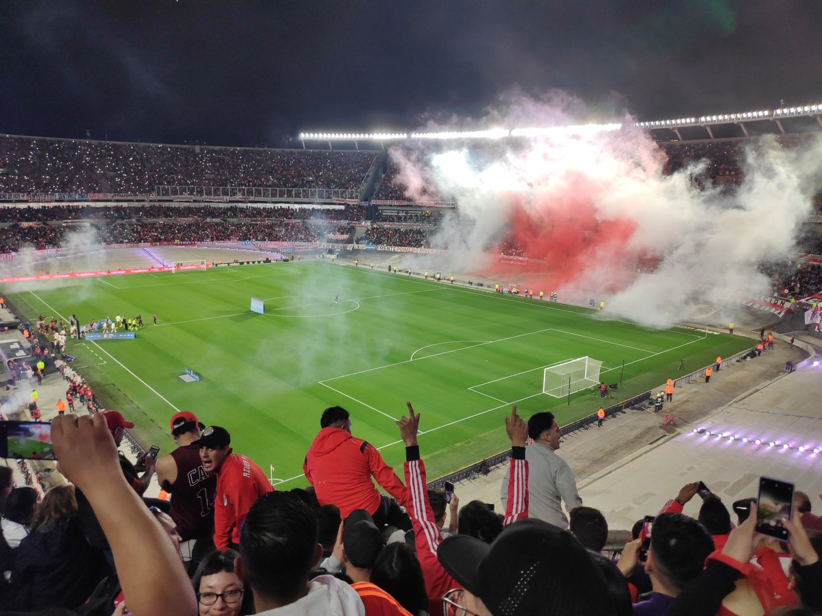 Una noche más.