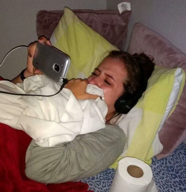 c_brag4's tweet photo. Eu assistindo de casa a Demi cantando as antigas #RockInRio #DemiLovatoNoMultishow https://t.co/r7FPq4ljJa