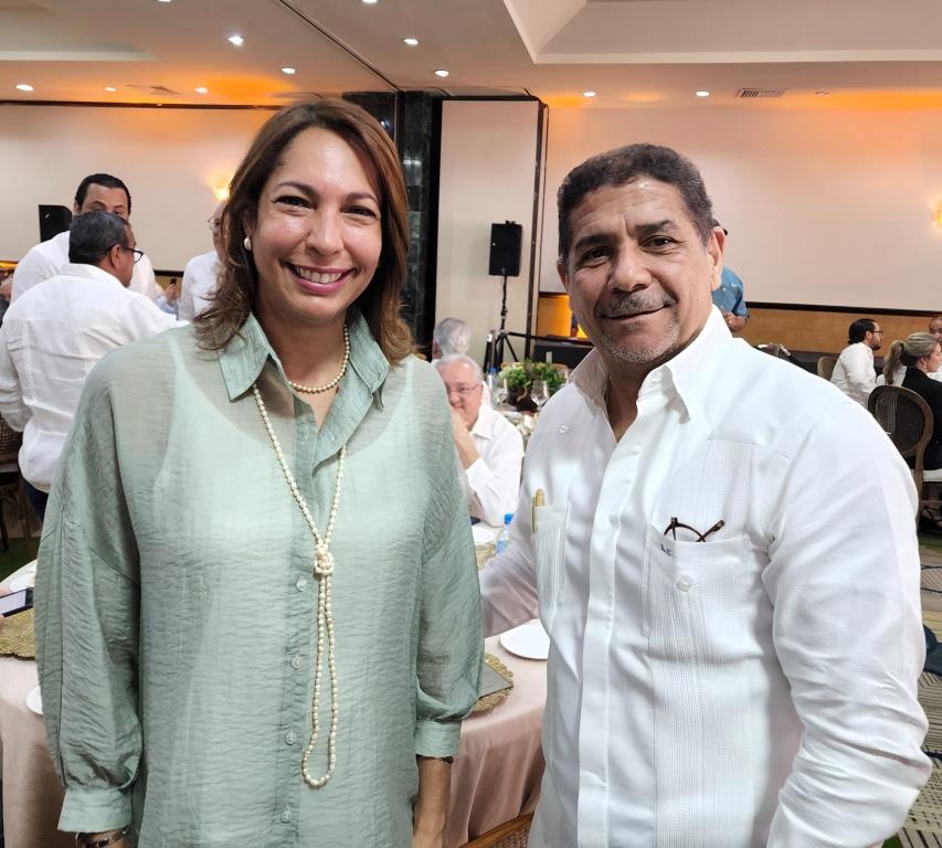 Cigardom's tweet photo. CIGARRO DOMINICANO compartiendo con Miembros de @procigar_rd y sus invitados especiales en el Almuerzo-Conferencia con motivo de su 30 Aniversario, que tuvo la presencia del presidente de #RepublicaDominicana @luisabinader y celebrado en @hodelpahotels @wendysi @ProcigarFest https://t.co/LjMJewiMp4