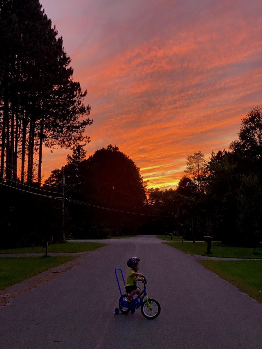 MuskokaCoach18's tweet photo. Final sunset ride for the summer of ‘22
#thisissummer #longweekend #sundayviews https://t.co/6zo9KFQT01