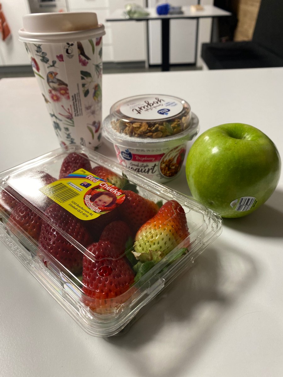 PatUOW's tweet photo. May be tired and buggered at work but a cheeky lil fruit boost is all you need to get to knock off, this is what “Operation: Crunch and Sip” is all about #MARK320 https://t.co/8wZZnk5xwn