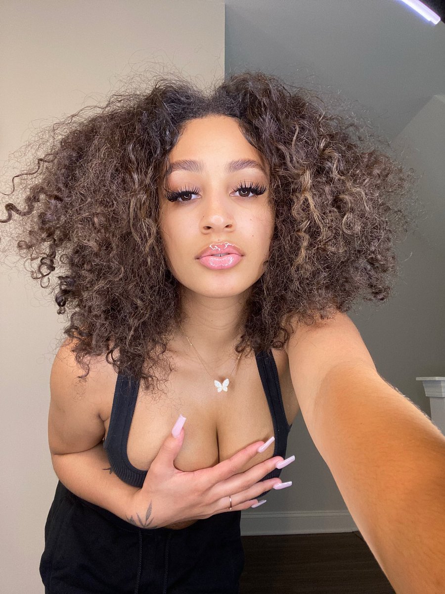 samariajdavis_'s tweet photo. in real life https://t.co/KXj8DuxS5Q