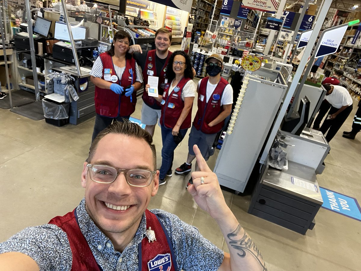 bcscott33's tweet photo. We got to honor Marta with her GOLD credit award and we couldn’t we happier!!!! @meronH1290 @Brooke_challa @EstebanLJuan @Rajan1870 @RoshanayT @BellAnyae @ShuellWilliam @BenitoKomadina @GotoLowes https://t.co/OxyT18iQMb