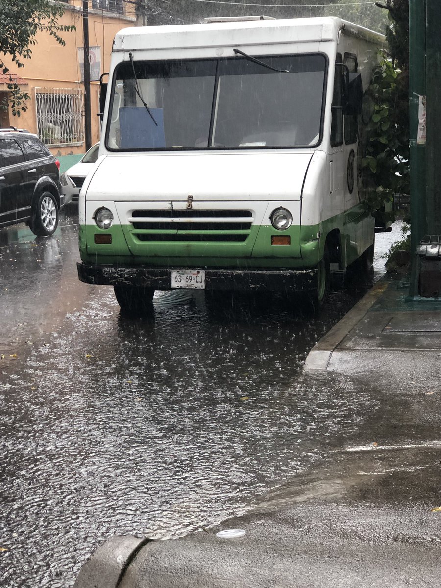 angedumorte's tweet photo. @AlcCuauhtemocMx #desasolve # inundaciones Cuauhtémoc urge desasolve en Antonio García cubas no. 24 @SandraCuevas_ https://t.co/HPejFPMZre