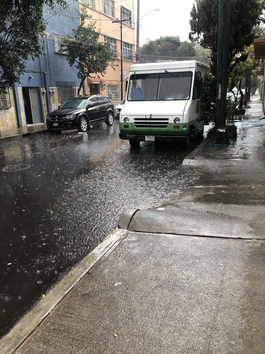 angedumorte's tweet photo. @AlcCuauhtemocMx #desasolve # inundaciones Cuauhtémoc urge desasolve en Antonio García cubas no. 24 @SandraCuevas_ https://t.co/HPejFPMZre