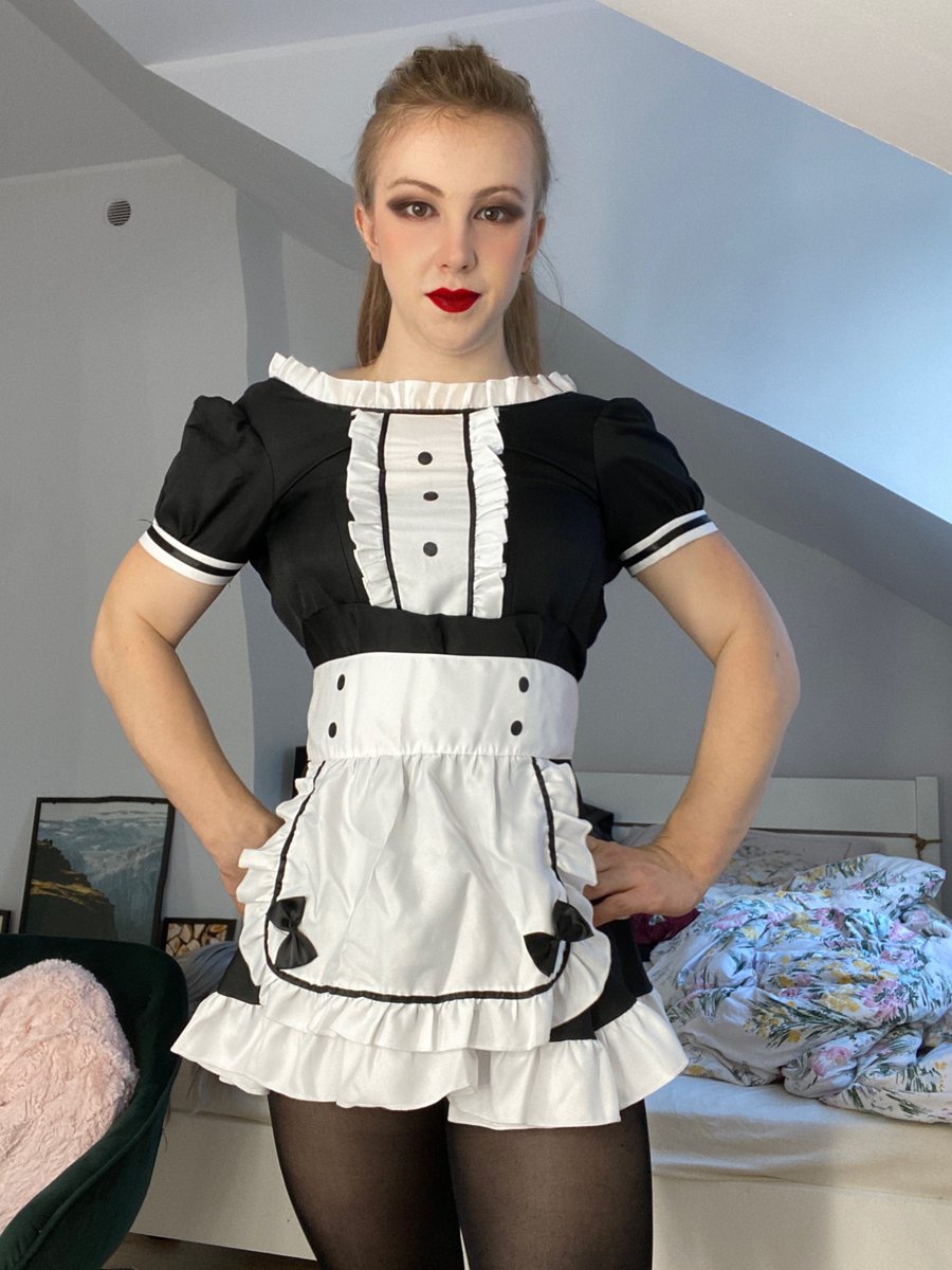 Akame901's tweet photo. Can i be your cute maid girlfriend ? 😘❤️ https://t.co/HM2FZcRuvi