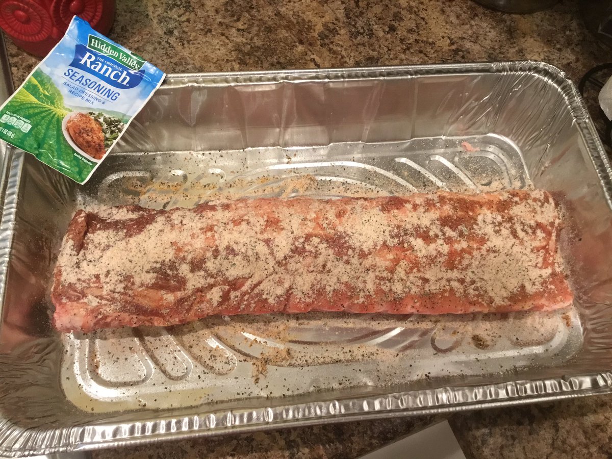 wchadpowell1's tweet photo. 😁😋🏈🏈🇱🇷🇱🇷.. Added S&amp;P and Smoked Paprika with the seasoning..👍🏻 #LaborDayWeekend2022 #Ranchribs #BabyBackRibs #CrackGreenBeans #BBQ #bbqlife #CollegeFootball #GoDawgs #PitbossNation #HiddenValleyRanch https://t.co/ibbFAfhbzR