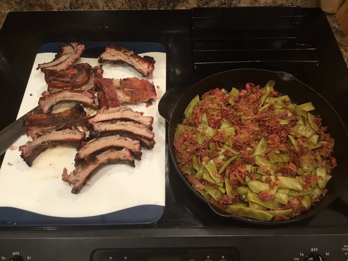 wchadpowell1's tweet photo. 😁😋🏈🏈🇱🇷🇱🇷.. Added S&amp;P and Smoked Paprika with the seasoning..👍🏻 #LaborDayWeekend2022 #Ranchribs #BabyBackRibs #CrackGreenBeans #BBQ #bbqlife #CollegeFootball #GoDawgs #PitbossNation #HiddenValleyRanch https://t.co/ibbFAfhbzR