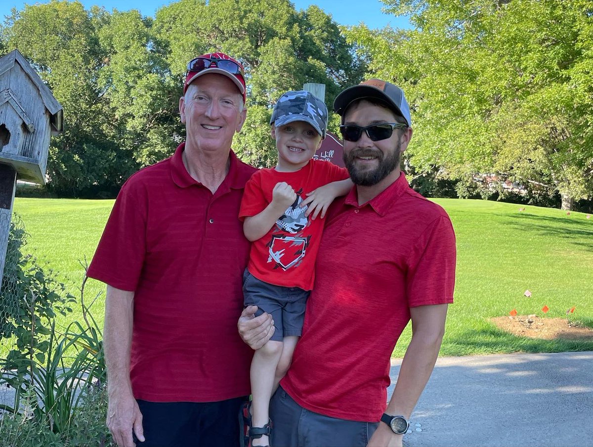 Sunday Funday! ⛳️ #boysinred #golfcrew