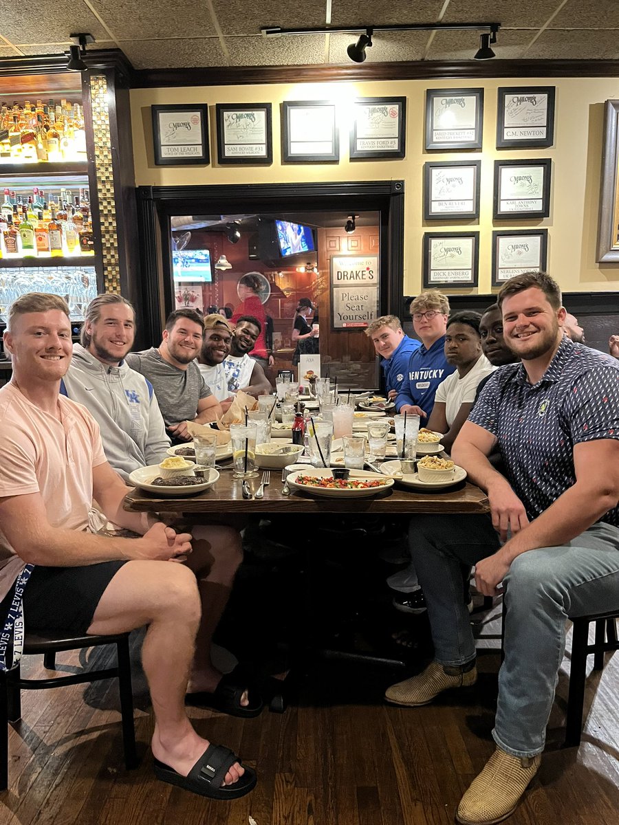 will_levis's tweet photo. Thank you @bhgrestaurants for treating the O Line and me again this season! First Sunday meal tastes a lot better after the win. https://t.co/GvanUj9Rzf