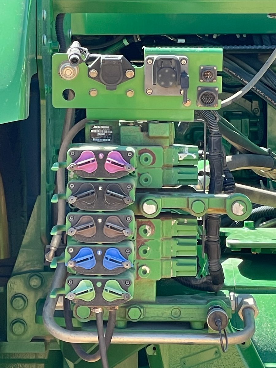 NicholasGale7's tweet photo. For sale 2012 JD 9460R tractor, 3500hrs. Tuned to 510hp, equipped with 1000 PTO, 5 SCVs, 710/70 R42 tyres, 295 LPM high flow hyd pump, e18 trans, cat4 drawbar. 2630 and starfire 6000 not included. Regularly serviced by JD dealer. 350k ex GST selling due to upgrade, RT appreciated https://t.co/wOzXd00Pg0