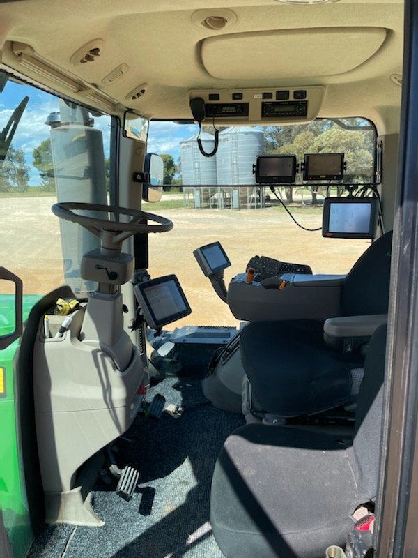 NicholasGale7's tweet photo. For sale 2012 JD 9460R tractor, 3500hrs. Tuned to 510hp, equipped with 1000 PTO, 5 SCVs, 710/70 R42 tyres, 295 LPM high flow hyd pump, e18 trans, cat4 drawbar. 2630 and starfire 6000 not included. Regularly serviced by JD dealer. 350k ex GST selling due to upgrade, RT appreciated https://t.co/wOzXd00Pg0