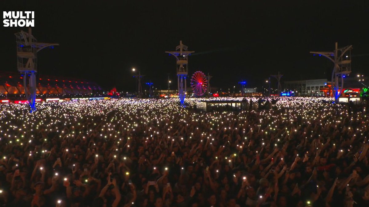 portallovato's tweet photo. 🤍 EMOCIONANTE! A Cidade do Rock ficou completamente iluminada durante a apresentação de “Skyscraper” de Demi Lovato no #RockInRio https://t.co/6hVUafvECf