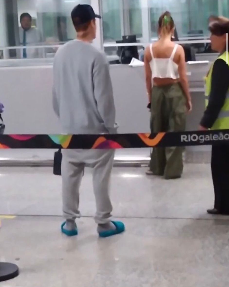 TicketsShows's tweet photo. Justin bem tranquilo pra quem vai fazer show no maior festival do país! 😂
#WelcomeToBrazilJB #BieberInRio #RockInRio https://t.co/Ei9JM6fppy