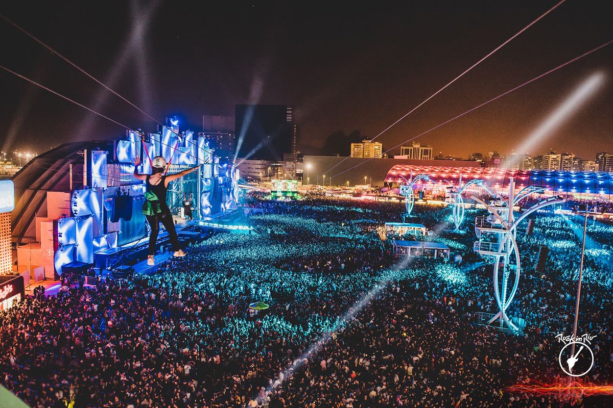 NUrreaUniverse's tweet photo. Rock In Rio rolando com artistas fenômenais e a gente só consegue pensar no momento em que teremos Noah Urrea se apresentando no palco mundo, mostrando ao universo inteiro, suas composições e todo seu talento, espalhando amor através da sua música! 

Mal podemos esperar 🤍 https://t.co/txsa0cSvYe