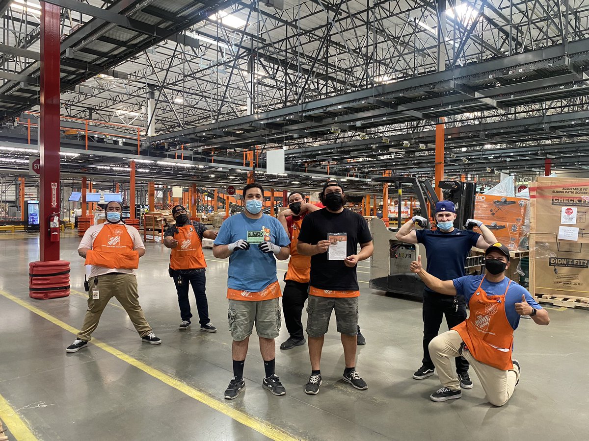 HuntersMoon1994's tweet photo. Happy Sunday everyone!!! Wanted to recognize Armando &amp; @W_Nodal5642 ! Thank you guys for always driving excellence customer service and taking care of your peers on these hot summer days! @BrandiCassiani @camilo_5520 @thdtiffany @AK_THD @DannyG_THD @Tupoufifita_THD @KinikinilauH https://t.co/t69qPob48R