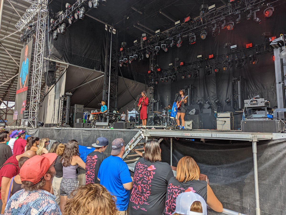 1kmoose's tweet photo. #allinfestival la luz rocked it https://t.co/apdCsDdptn