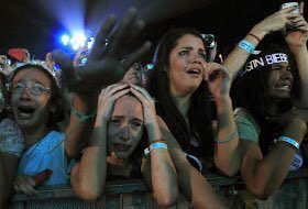 biebberily's tweet photo. que o justin faça show sem camisa amém
que o justin faça show sem camisa amém
que o justin faça show sem camisa amém
que o justin faça show sem camisa amém
que o justin faça show sem camisa amém
ROCK IN BIEBER #WelcomeToBrazilJB
#RockInRio https://t.co/maOkg4xZBJ