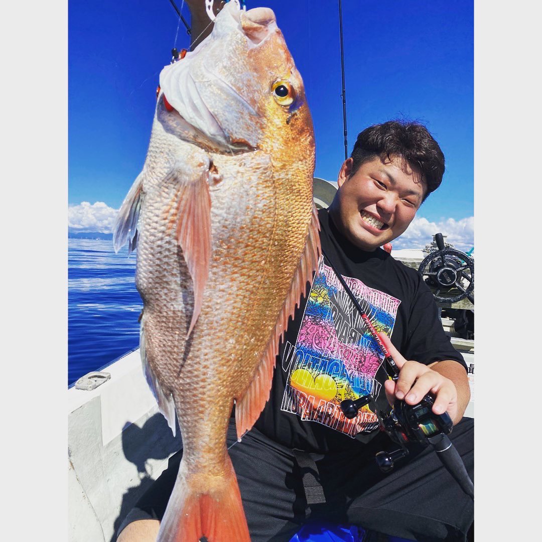 mjkojima's tweet photo. 昨日は人生2度目のタイラバ

ついに本命GET‼️‼️

鯛3枚、MAX60cm😁😁😁

#秋田県 #タイラバ 

#jackall #ジャッカル
#binbinstick #ビンビンスティック
#binbinswitch #ビンビンスイッチ 
#ビンビンスイッチtg 

#shimano #シマノ #炎月ct 
#grappler8 

#seaguar #シーガー 
#grandmax https://t.co/O3AjPICNWH
