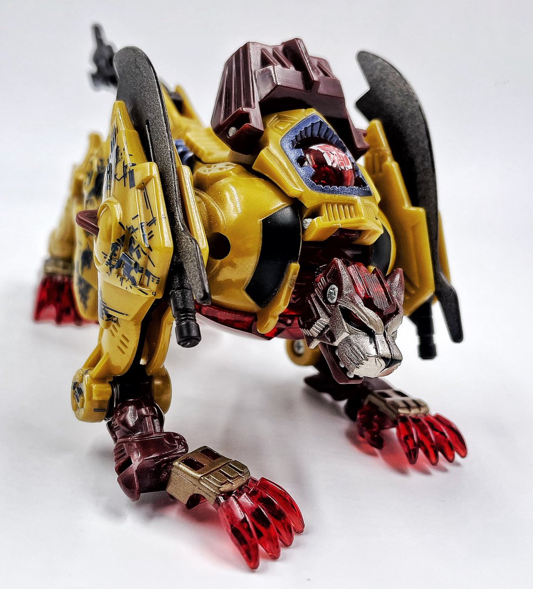 TheBWUproject's tweet photo. BWU Cheetor (beast)
Figure: universe nightslash cheetor
I could’ve used the transmetal, apparently that’s the design he uses in text but I’ve been using him as a place holder for awhile and he’s kinda stuck.
Really weird and fun toy, he’s got this slashing gimmick, really stupid https://t.co/vY2tmiid8d