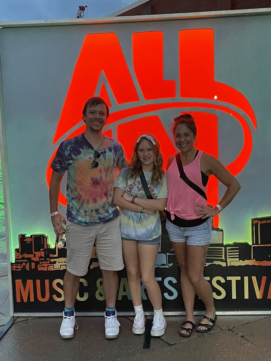 Eric_Uren's tweet photo. Having a great time with Amy and Ally #ALLINFESTIVAL https://t.co/i4qdMRnTgD