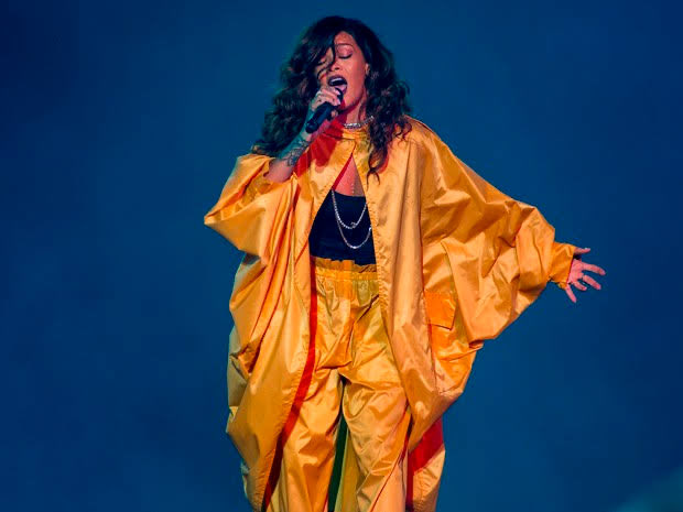 nievillela's tweet photo. Katy Perry passou por um Divórcio e fez show. Miley Cyrus perdeu um amigo e fez show. Doja estava mal e fez show. Rihanna com dores na garganta e fez show. Justin Bieber só não quer estar aqui.

Respeitem o Pop feminino por que as mulheres levam o gênero nas costas. #RockInRio https://t.co/4N9lAnsbUp