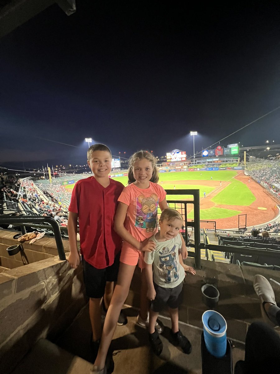 cassidy6192's tweet photo. #GoBatsGo https://t.co/3a1dl8LnYk