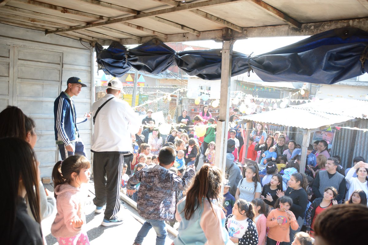LaFelipeFV's tweet photo. Por una niñez cuidada y feliz, sigamos militando poniendo el corazón en cada barrio de #Varela. 
@JuliPereyraFV presidenta de agrupación 
@Andreswatsonok intendente
@PereyraJulio conducción https://t.co/PGpnby32RG
