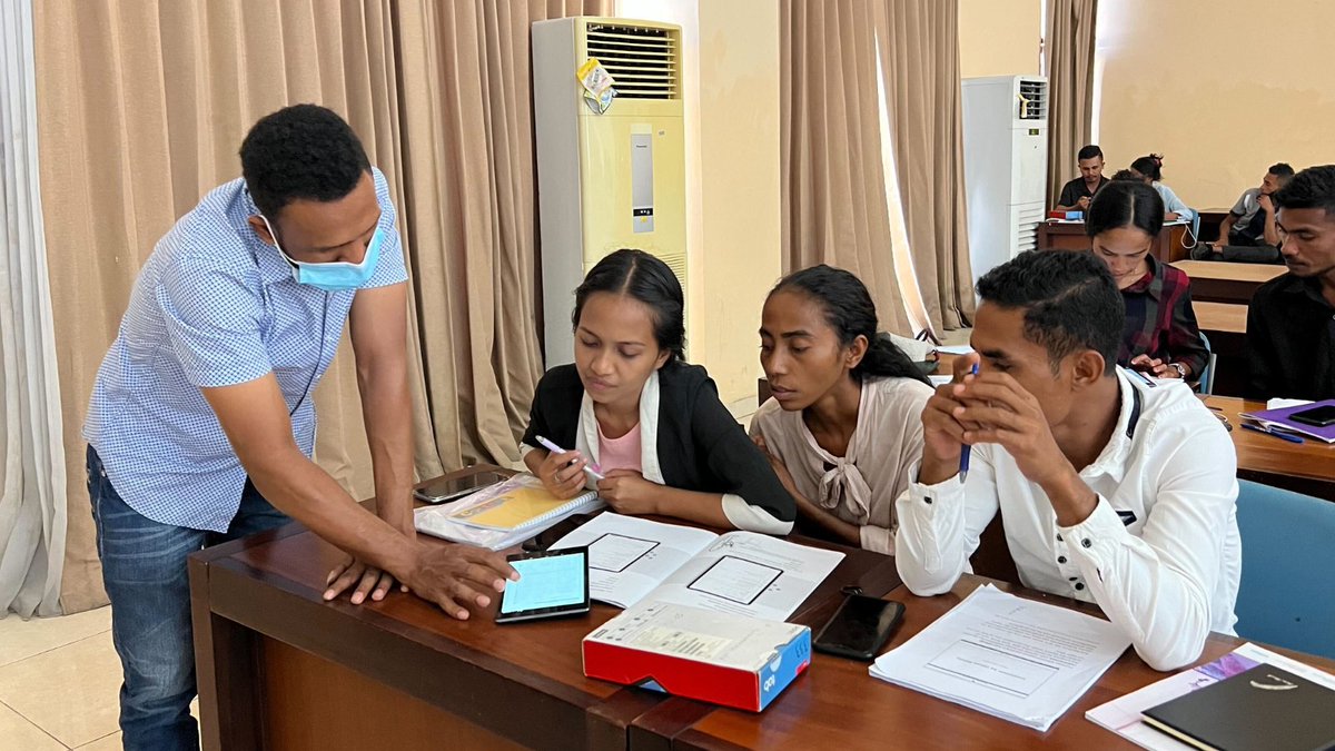 CatalpaDev's tweet image. Technology alone does not result in development outcomes. 
Successful #TechForDevelopment programs require supported implementation to:
👉🏾 Ensure tech meets user needs
👉🏾 Provide adequate, ongoing training
👉🏾 Continually test tech in context, applying improvements iteratively