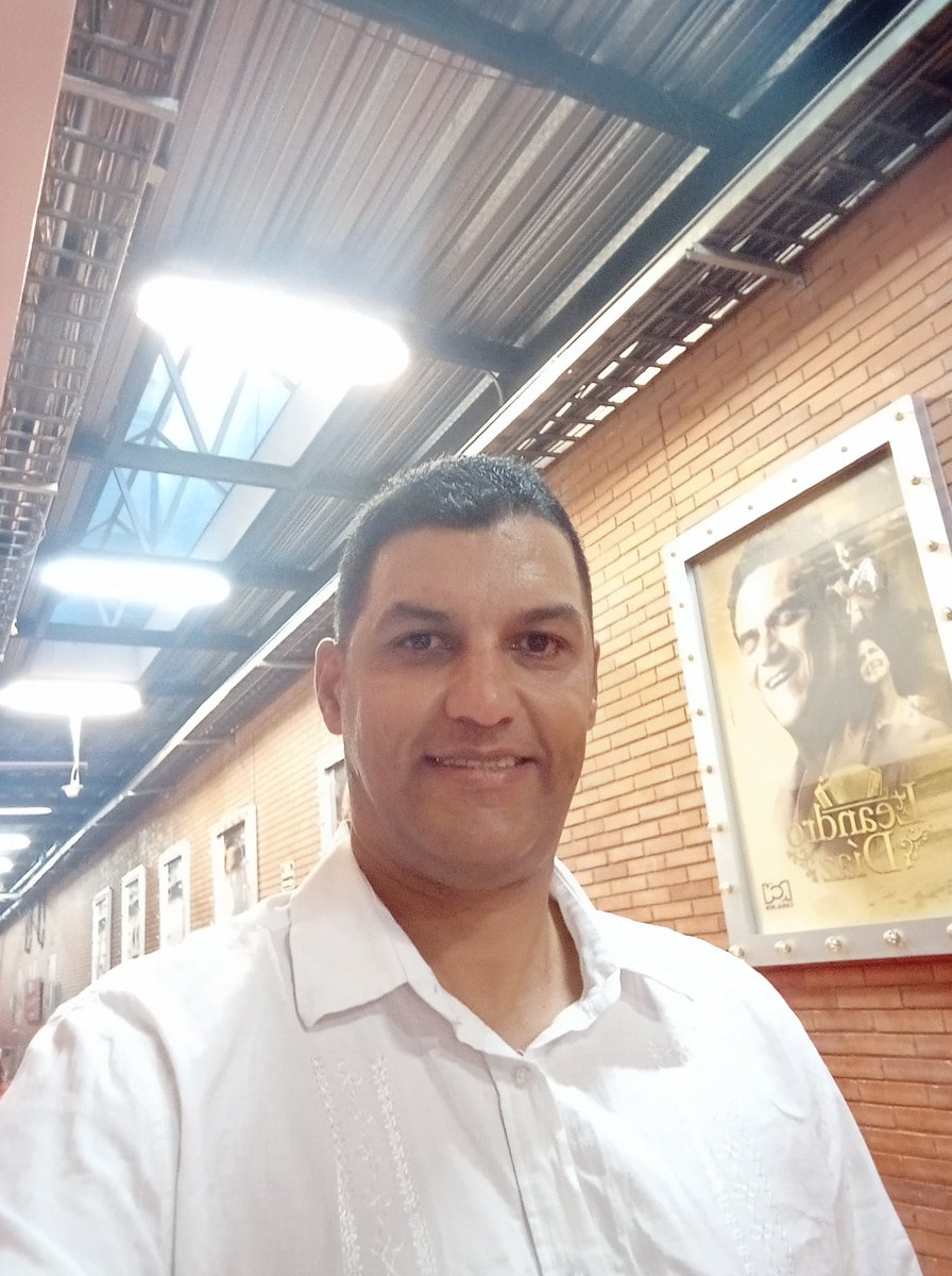 Luisjleon's tweet photo. Life is a travel where we have to have a little, but necessary bag with  us. We are the owner of anything apart of our life. Dreaming my life, and living my dream. https://t.co/lL8Zqvsvyu