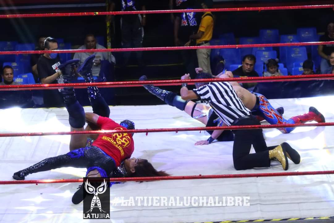 LaTijeraLucha's tweet photo. Lo que es una lucha en relevos australianos se convirtió en un cuadrangular de parejas de empresas, por la intempestiva llegada de #LaredoKid y #ReyLeon como representantes de #RGR en contra de #Mafioso y #Vertigo de #LuchaTime Vs #JessyVentura y #DivaSalvaje al igual que... https://t.co/MY2nRpHV04