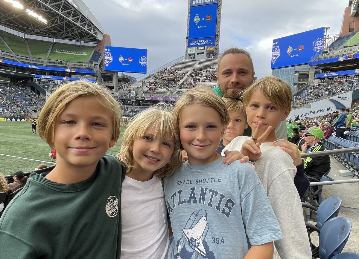 TLButton's tweet photo. First Sounders Game Ever!!  Go #Sounders ##soundersmatchday Score Fredy Score!! @_fredymontero https://t.co/P0OU0JNb89