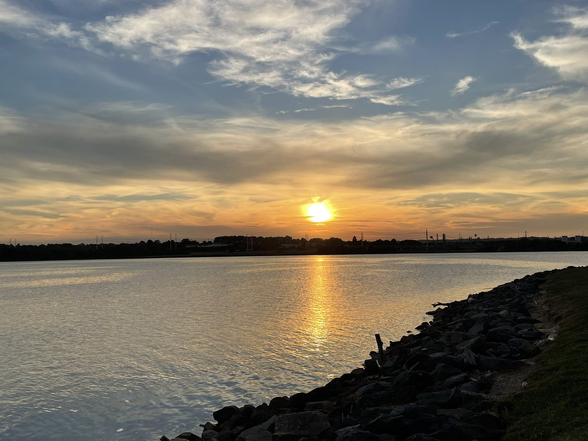 Happy #SundaySunsets! Snapped this one Friday over the Middle Branch of the Patapsco River in Baltimore, MD. Tagging our fabulous hosts @RoarLoudTravel @MadHattersNYC @_sundaysunsets_