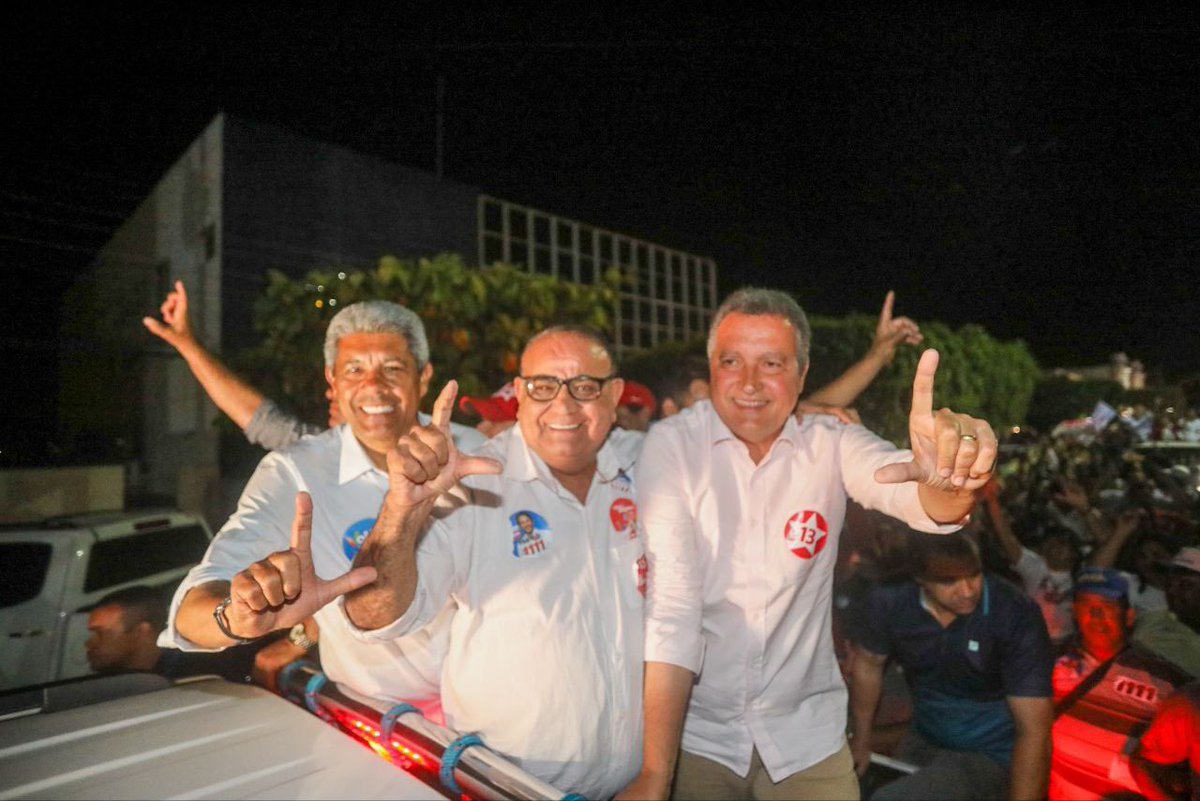 Jeronimoba13's tweet photo. ⭐️ A #Bahia vai com o 1️⃣3️⃣, sem voltar pra trás! 🔊#Jeremoabo deixou seu recado: é @LulaOficial lá e Jerônimo cá! O povo tá fechado com o #TimeDeLula, pai! 😎 #ABahiaTemLado #13Lá13Cá  #Lula13 #Jerônimo13 #ABahiaÉ13 #Vote13 #J13

📸: Adriel Francisco / Jonas Santos https://t.co/7nZptLwurj