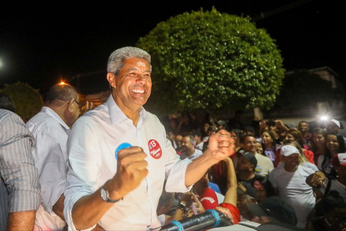 Jeronimoba13's tweet photo. ⭐️ A #Bahia vai com o 1️⃣3️⃣, sem voltar pra trás! 🔊#Jeremoabo deixou seu recado: é @LulaOficial lá e Jerônimo cá! O povo tá fechado com o #TimeDeLula, pai! 😎 #ABahiaTemLado #13Lá13Cá  #Lula13 #Jerônimo13 #ABahiaÉ13 #Vote13 #J13

📸: Adriel Francisco / Jonas Santos https://t.co/7nZptLwurj