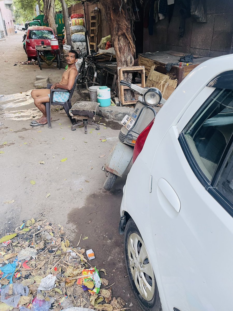 aryansofficial_'s tweet photo. @MCD_Delhi @PMOIndia @LtGovDelhi @dtptraffic @DCPWestDelhi @DelhiPolice @ArvindKejriwal @bjpkpzila
Location:- Rampura Chander Quarter Gali no.7 ke bahar, Tri Nagar, Delhi-110035
A Garbage shop owner is using Govt. road as his private property.I request you to take strict actions. https://t.co/nDW4M5oHUP