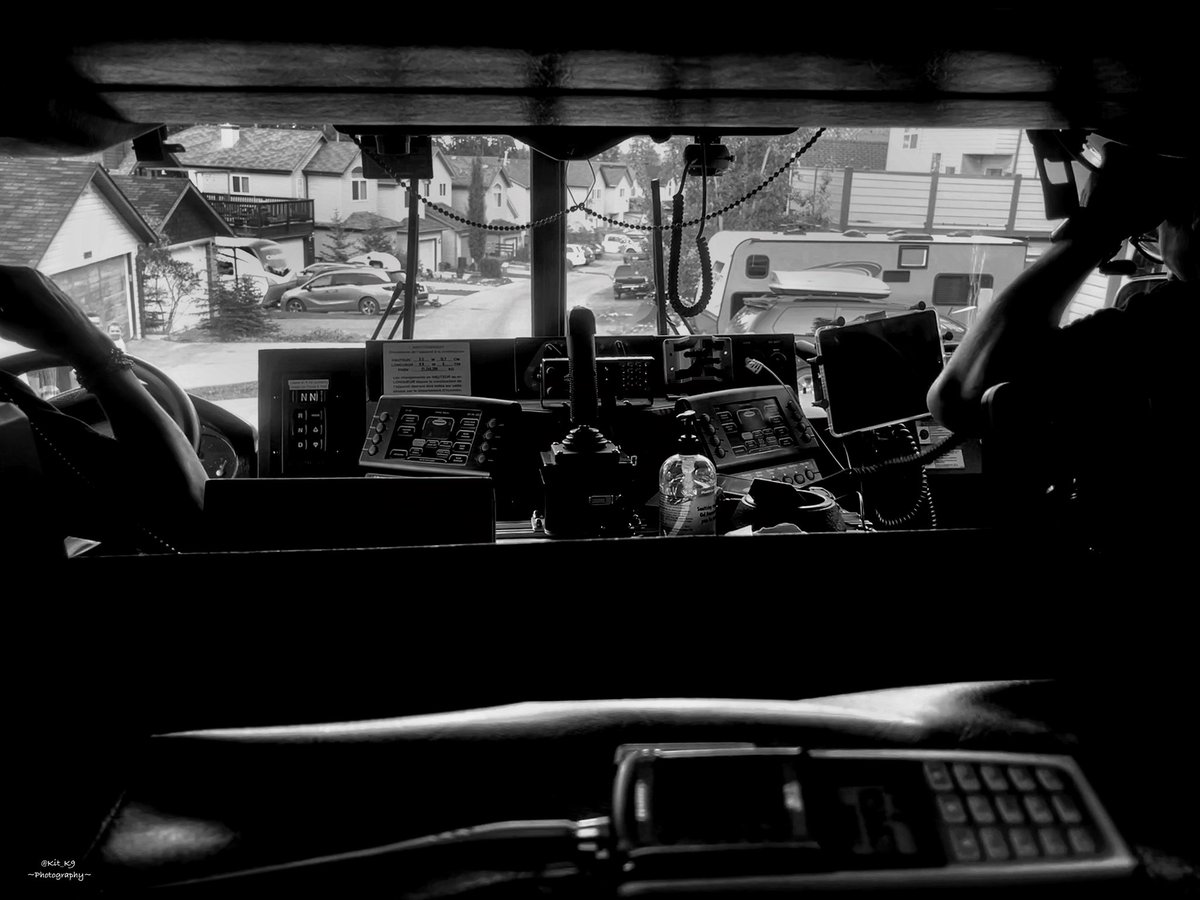 BACK SEAT DRIVING
Get to play in the back tonight - Yippee!
#Lieutenant #Nozzle #FireAttack