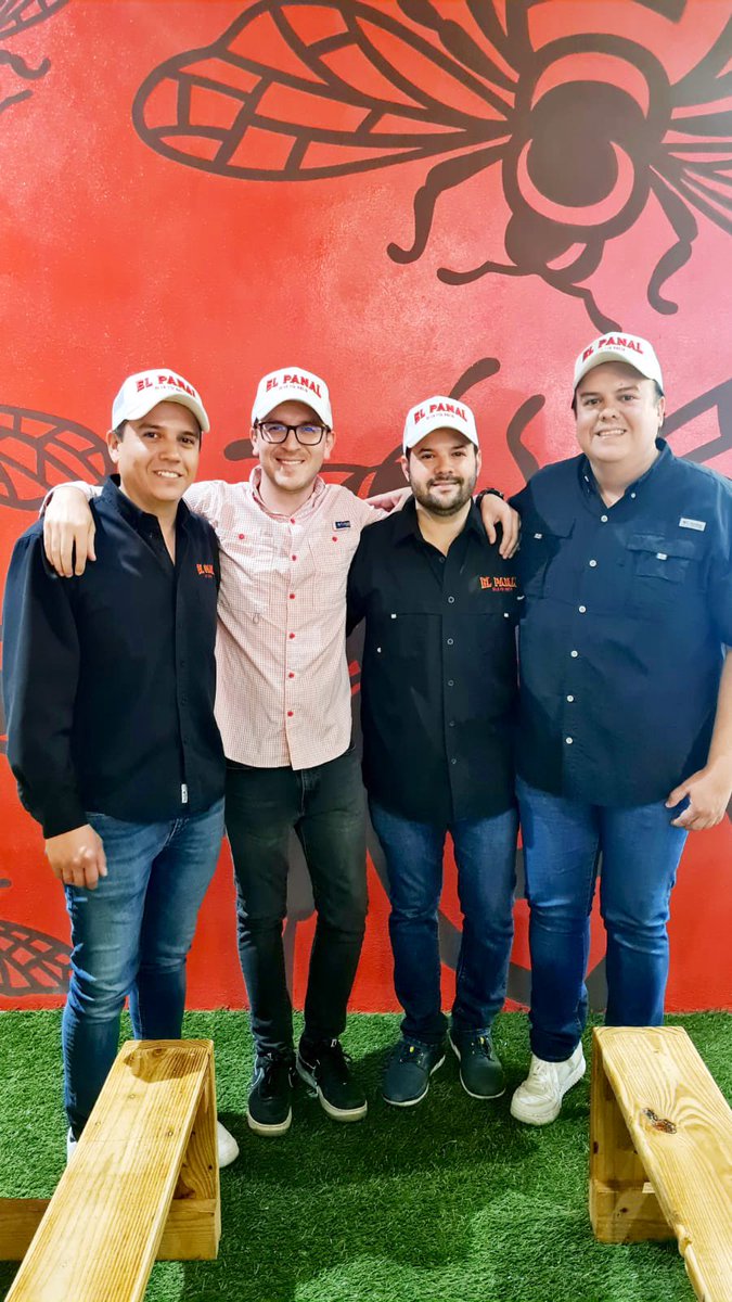 kikimorfin's tweet photo. Hoy se cumplen 6 meses de la apertura de Suc Colosio, y lo hemos estado festejando con 🌮🌮🌮. Siempre agradecido con todas y todos por visitarnos y por sus buenas vibras. Siempre el compromiso de @ElPanalTaqueria será: calidad, servicio y sabor. 

Ya se antoja otra Sucursal 🐝😎 https://t.co/nn1VvnKaQq