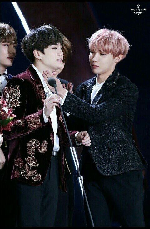 R0CKSTARSOPE's tweet photo. sope looking so beautiful and pretty😩 the prettiest couple! https://t.co/MjdtsBpQii