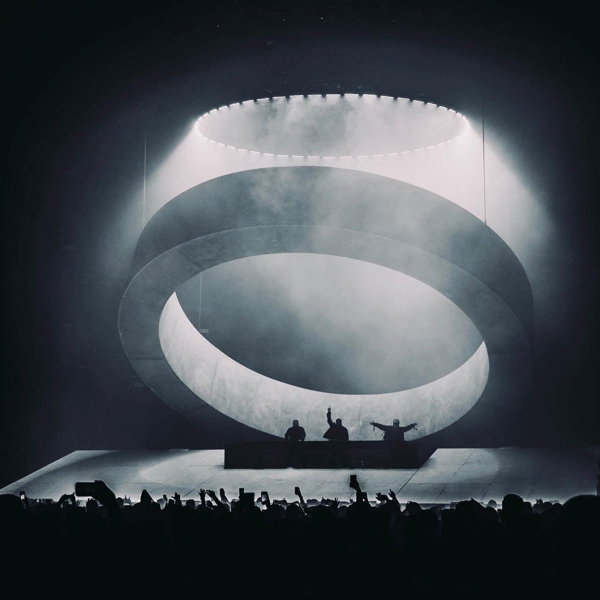 SteveAngello's tweet photo. Las Vegas was a special one! Both shows ware amazing! Thank You for the love! Tonight we’re in San Diego! https://t.co/AwRTj0831S