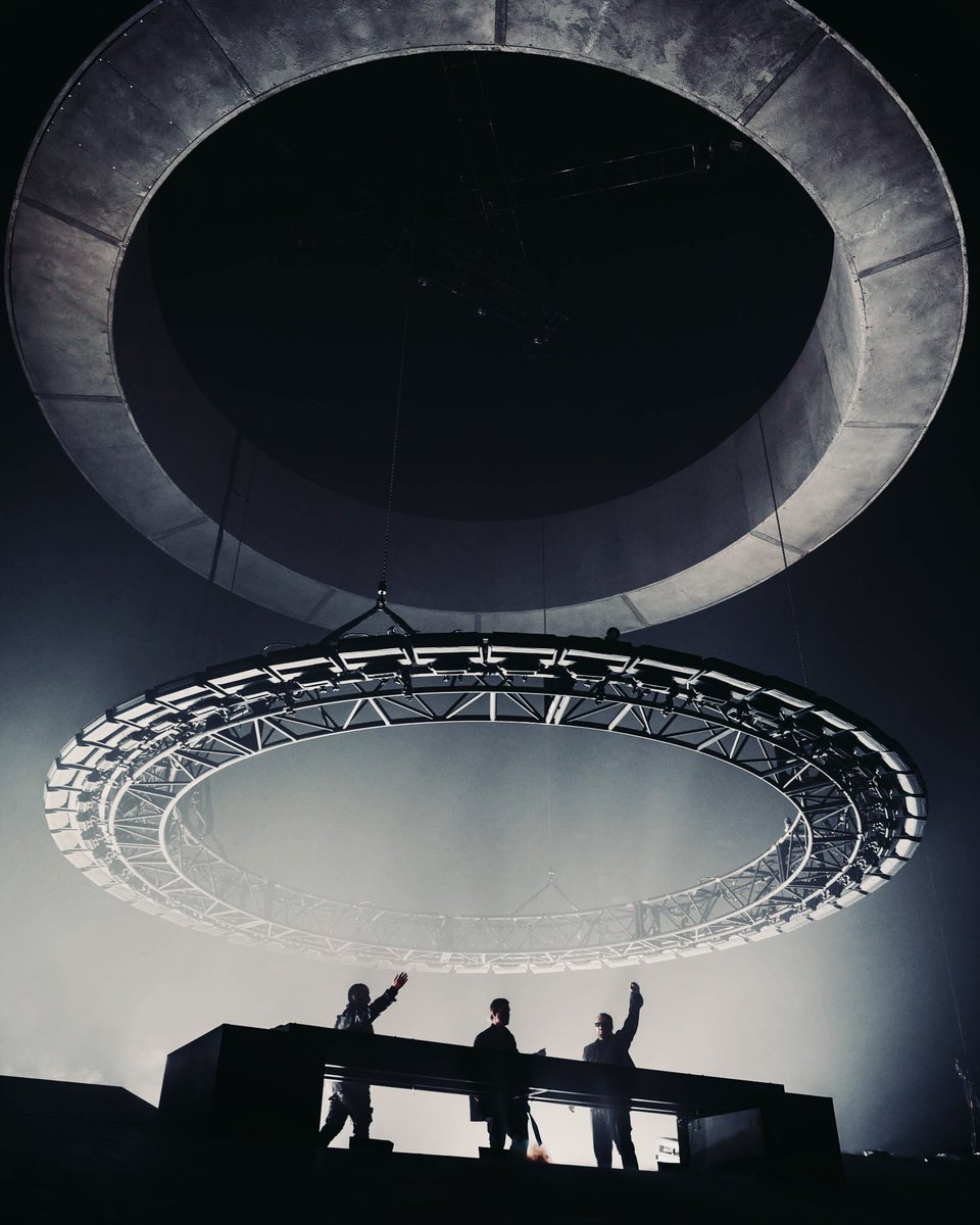 SteveAngello's tweet photo. Las Vegas was a special one! Both shows ware amazing! Thank You for the love! Tonight we’re in San Diego! https://t.co/AwRTj0831S